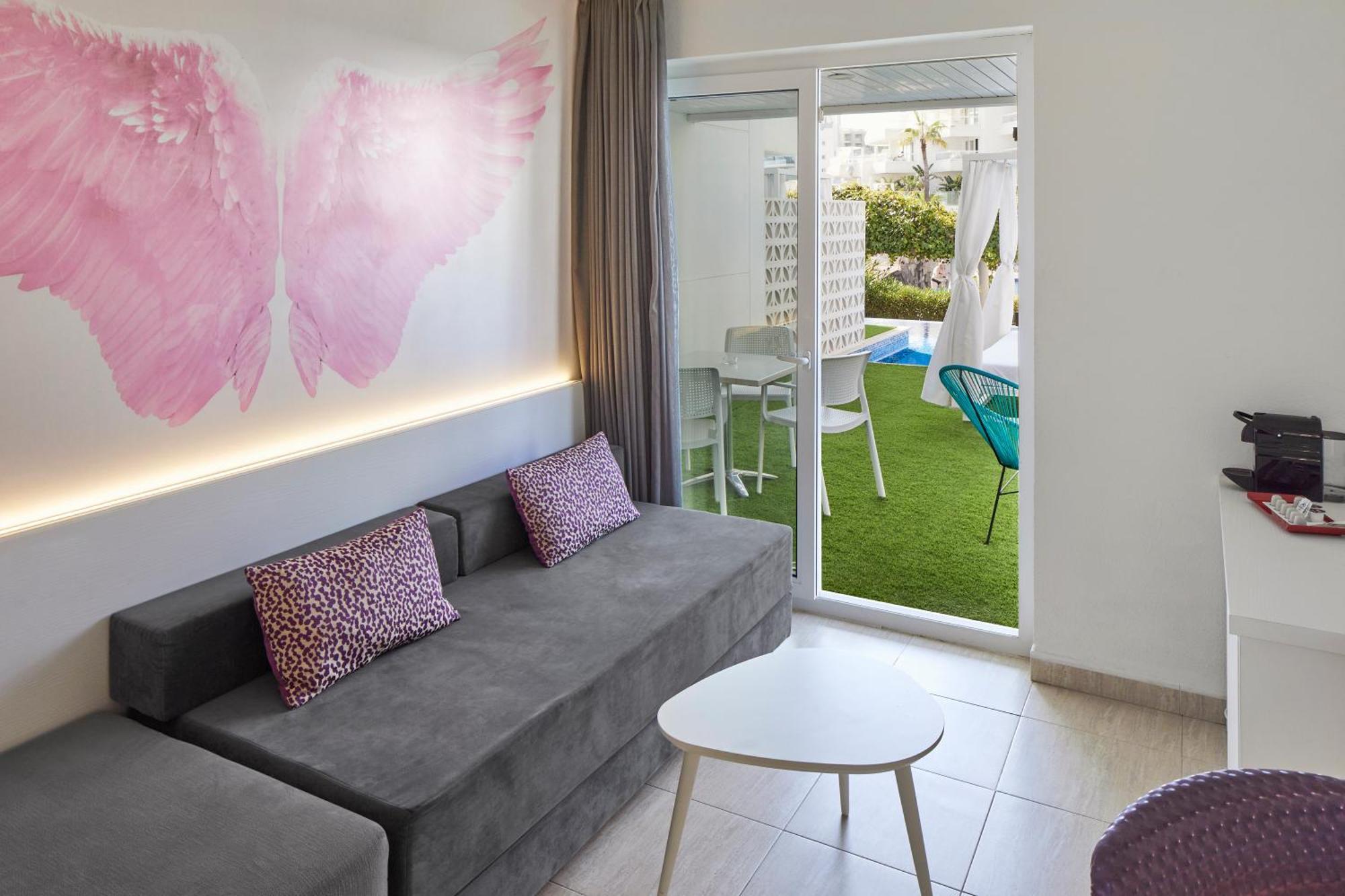 Junior Suite Swim Up Garden View Selected Club